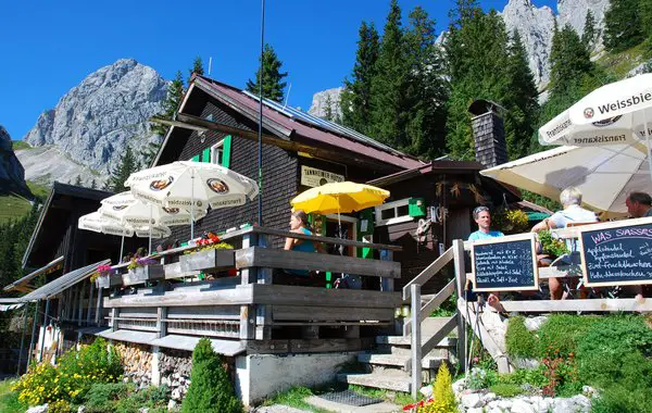 Einkehr in der Tannheimer Hütte