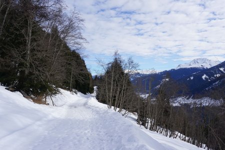 Am Sonnenrainweg Richtung Gfas