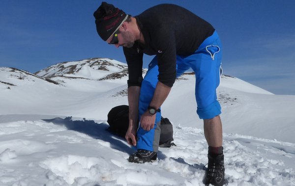 Lugauer-Tourenhose von Hyphensports bei einer Schneeschuhwanderung