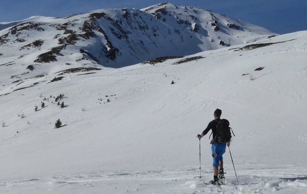 Lugauer-Tourenhose von Hyphensports bei einer Schneeschuhwanderung