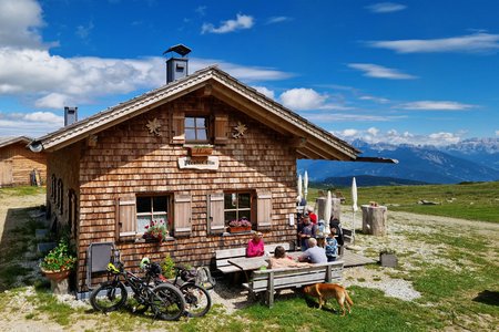 Zur Pfroder Alm vom Parkplatz Sambergerhof aus