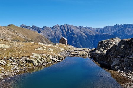 Erlanger Hütte (2550m) & Wettersee von der Armelenhütte