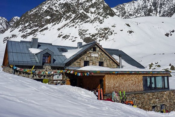 Berg-Skitourenunterkünfte: Alpenflair mit Komfort