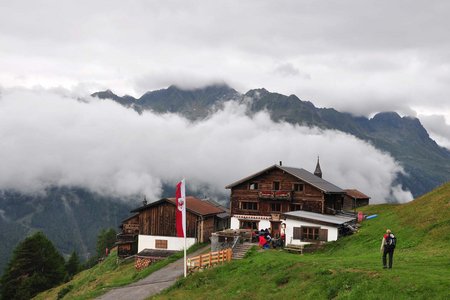 Tag 4: Von der Hochstubaihütte durch das Laubkar hinab zur Kleblealm im Ötztal