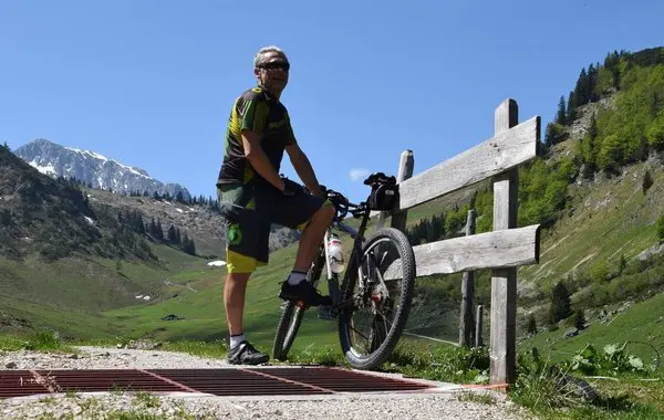 Ernst mit Bike im Kaiserwinkl