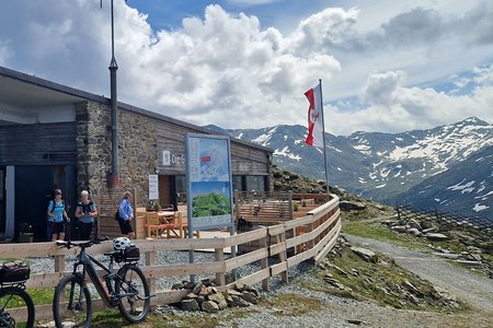Rundwanderung zur Gipfelstube am Patscherkofel und hinab nach Boscheben