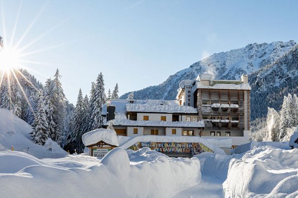 Südtirols Charme: Exquisite Skitourenunterkünfte im Tal