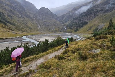 Bergwanderung auf eine Hütte in den Stubaier Alpen auch bei Regen (c) Bergwanderführer Andreas Pittl