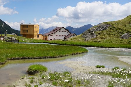 Neue Regensburger Hütte (2286 m) von Falbeson