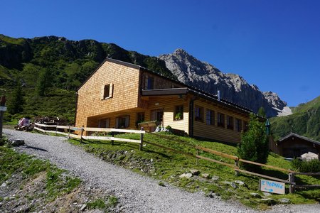 Porzehütte (1942m) vom Klapfsee