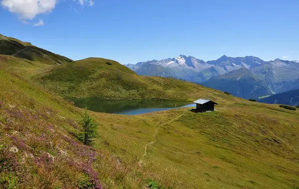 Lichtsee mit den Zillertaler Bergen dahinter