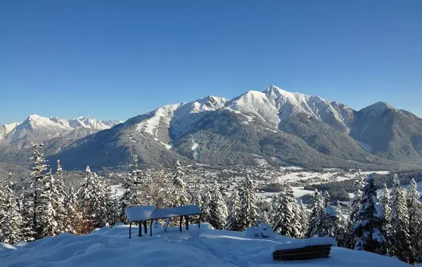 Blick über Seefeld zur Reither Spitze