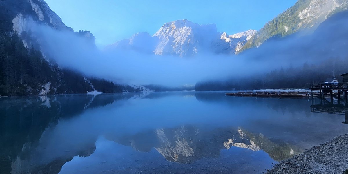 Beeindruckende Blicke auf den Pragser Wildsee in den Dolomiten (c) Bergwanderführer Andreas Pittl, wanderbar.guide