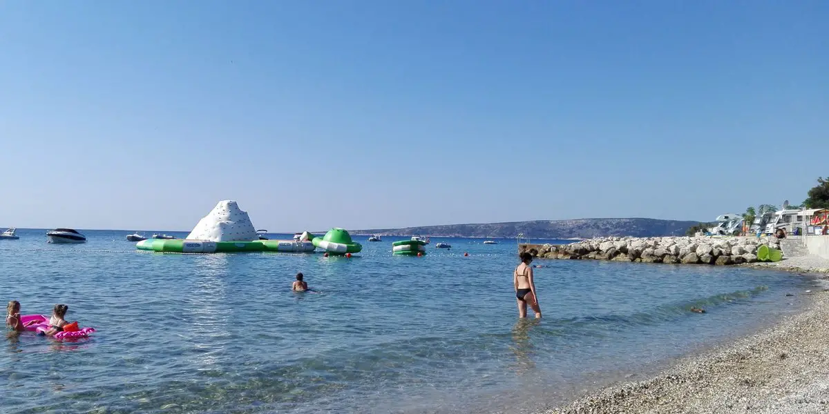 Kieselstrand beim Camping Village Šimuni 