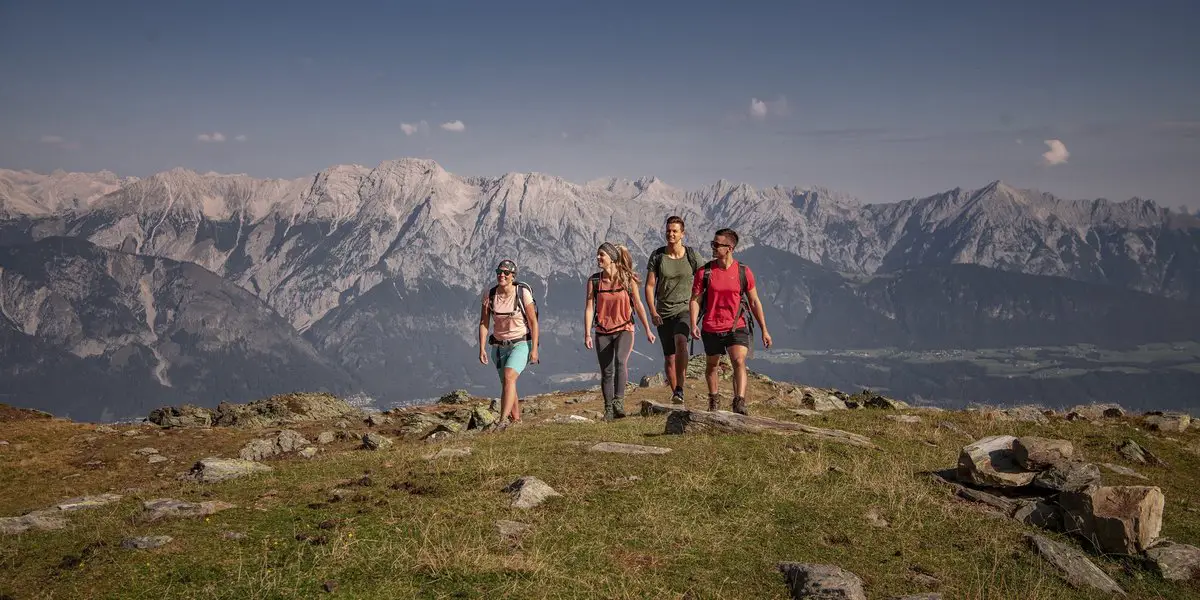 wandern in den bergen tirols, glungezer in den tuxer alpen