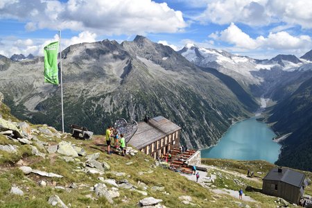 Olpererhütte (2388 m) vom Schlegeisspeicher