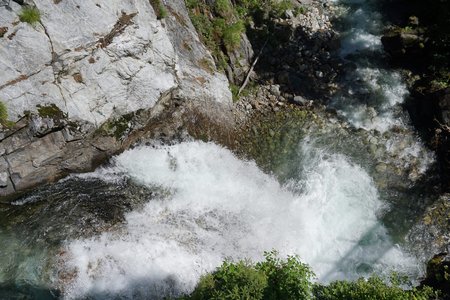 Am Naturerlebnisweg Unterer Grund zum Aschauer Wasserfall