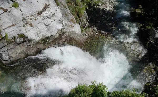 Am Naturerlebnisweg Unterer Grund zum Aschauer Wasserfall
