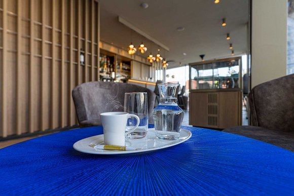 Restaurants, Bars & Cafes