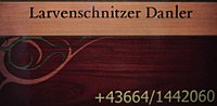 Holzstube Ellbögen Larvenschnitzlerei - Danler Logo Holzstube Ellbögen Larvenschnitzlerei - Danler