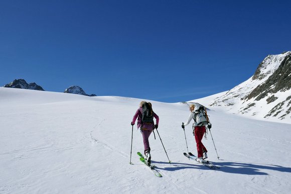 Entdecke deinen Skitourenurlaub in Tirol