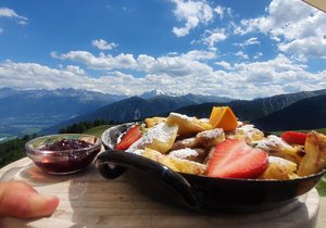 Ein Kaiserschmarren mit Blick auf König Ortler. Einfach WANDERBAR!