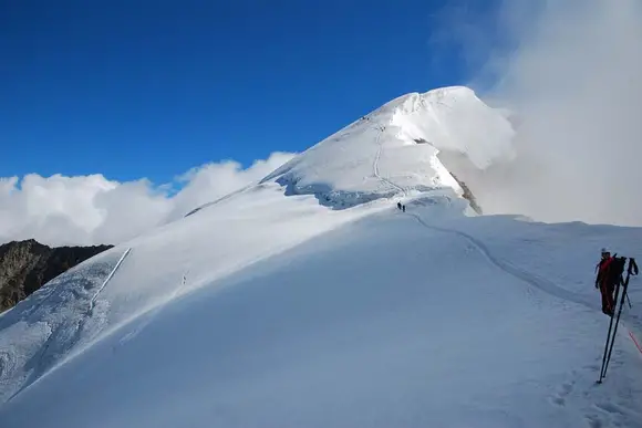 Bergtouren in den Walliser Alpen: Erklimme majestätische Gipfel