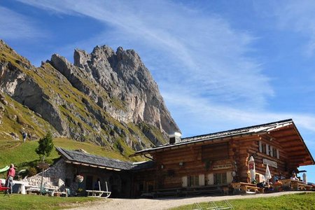 Troierhütte von der Col Raiser Bergbahn