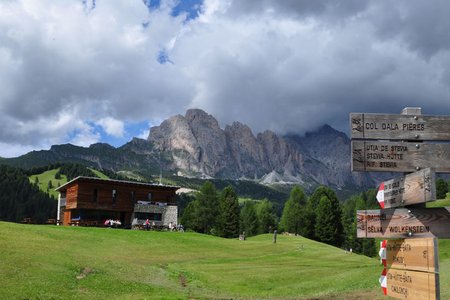 Juac Schutzhütte (1905 m) aus dem Langental