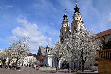 Vom Kloster Neustift nach Brixen zum Brixner Dom