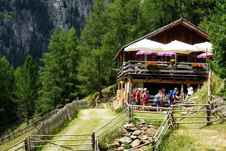 Steinzger Alm von Antholz-Niedertal