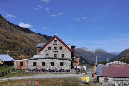 Franz Senn Hütte (2145 m) von der Oberissalm