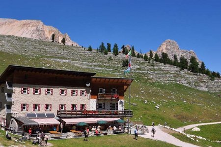 Lavarellahütte, 2050 m - St. Vigil/Fanesalm