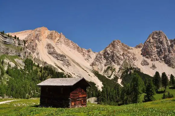 Hüttenwander-Regionen in Südtirol: Pfade voller Wunder!