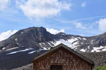 Mittlere Guslarspitze (3128 m) von der Vernagthütte