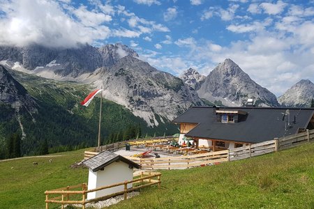 Hochfeldern Alm (1732 m) von der Ehrwalder Almbahn