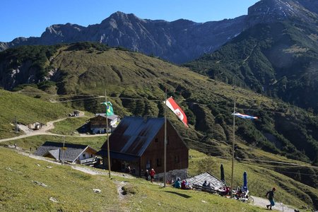 Plumsjochhütte (1630 m) von der Gern Alm