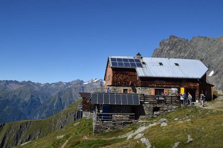 Bonn Matreier Hütte (2750 m) vom Parkplatz Budam