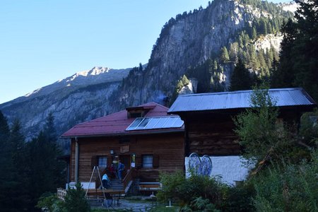 Grawandhütte (1636 m) vom Alpengasthof Breitlahner