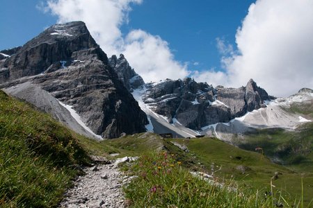 Gschnitzer Tribulaun (2946 m) vom Gasthof Feuerstein