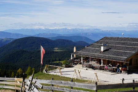 Almhütte Messnerjoch (1930 m) von Welschnofen