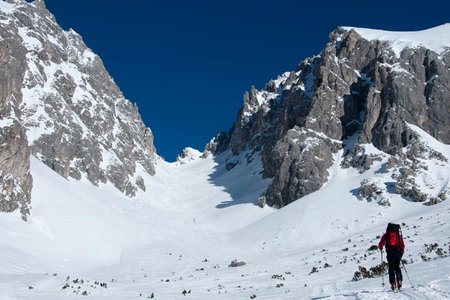 Grünsteinscharte (2272 m) vom Gasthof Arzkasten