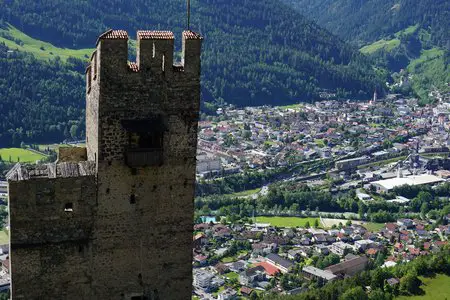 Burgruine Schrofenstein (1122m) von Grins