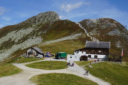 Tuxer Joch & Tuxerjochhaus von Kasern