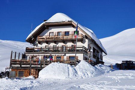 Senneshütte (2126m) vom Parkplatz Pederü