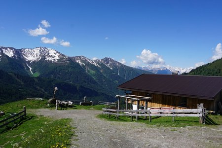 Zehenter Alm vom Parkplatz Grün