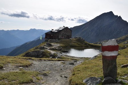 Sudetendeutsche Hütte (2650 m) von der Adlerlounge