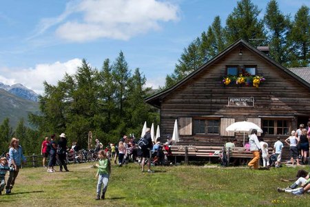 Hühnerspielhütte (1870 m) vom Riedberg