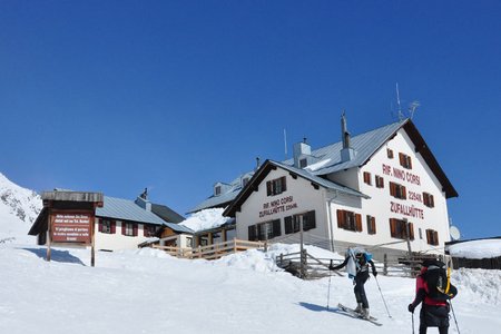 Zufallhütte (2265 m) aus dem Martelltal