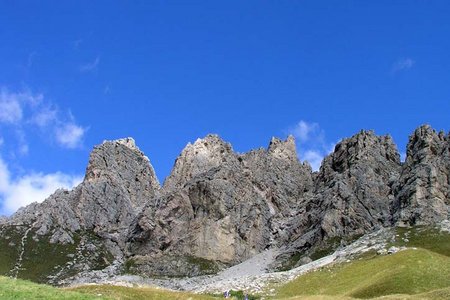 Kleine Cirspitze-Große Cirspitze (2520/2592 m) vom Grödner Joch